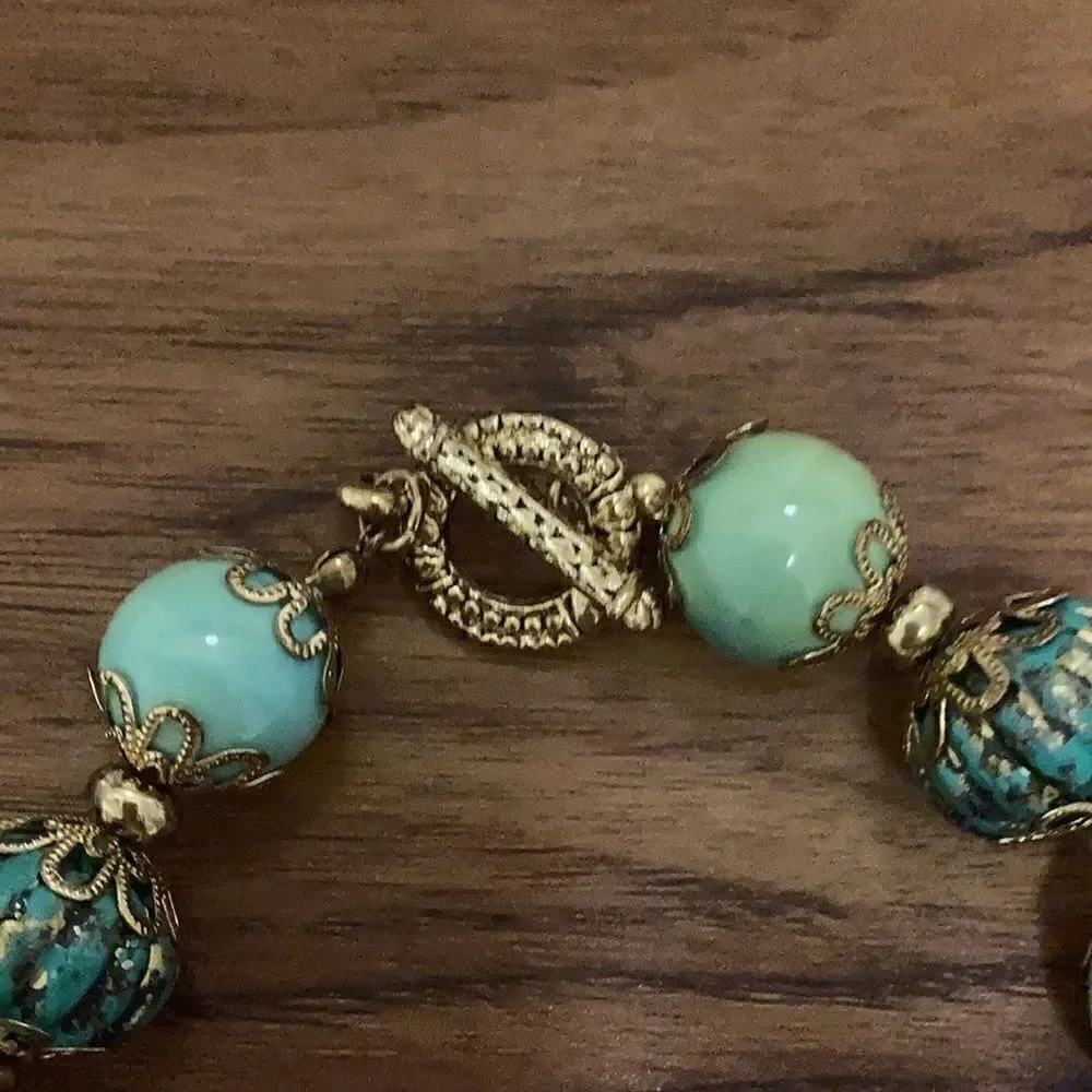 Vintage Necklace with Aqua glass beads and gold tone metal with Toggle Catch. - Picture 4 of 4